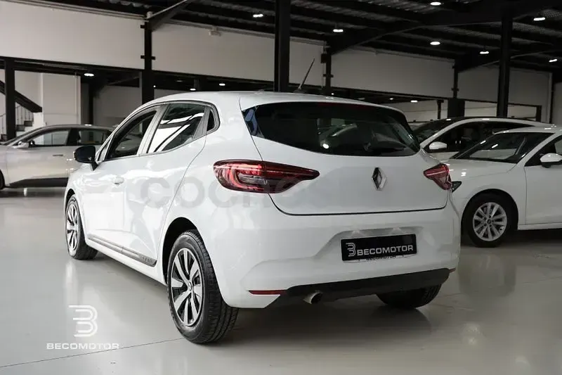 Usado Renault Clio V Techno 100 CV (73 kW) 2022 Blanco Berlina