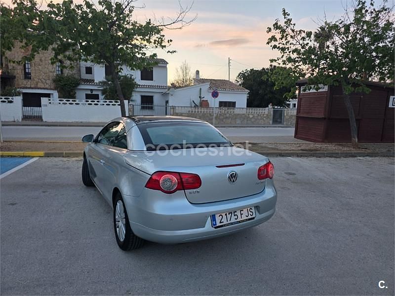 Usado VW Eos 140 CV (102 kW) 2007 Gris / plata Descapotable