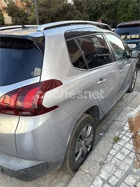 Usado Peugeot 2008 Access 82 CV (60 kW) 2018 Gris / plata SUV