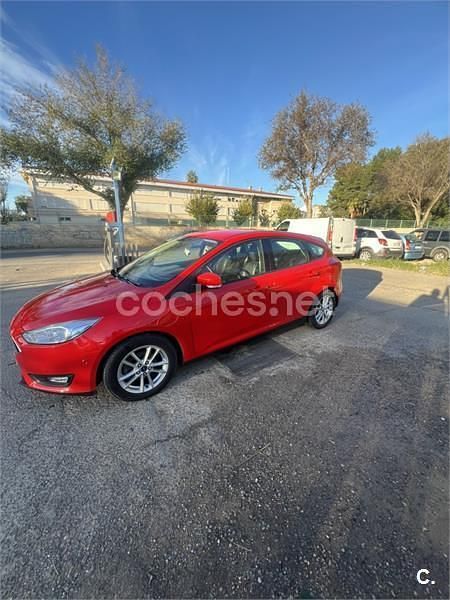 Usado Ford Focus Trend 120 CV (88 kW) 2017 Rojo Berlina