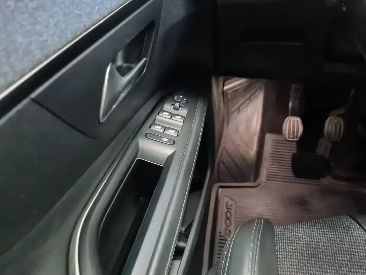 Usado Peugeot 3008 Allure 130 CV (95 kW) 2021 Verde SUV