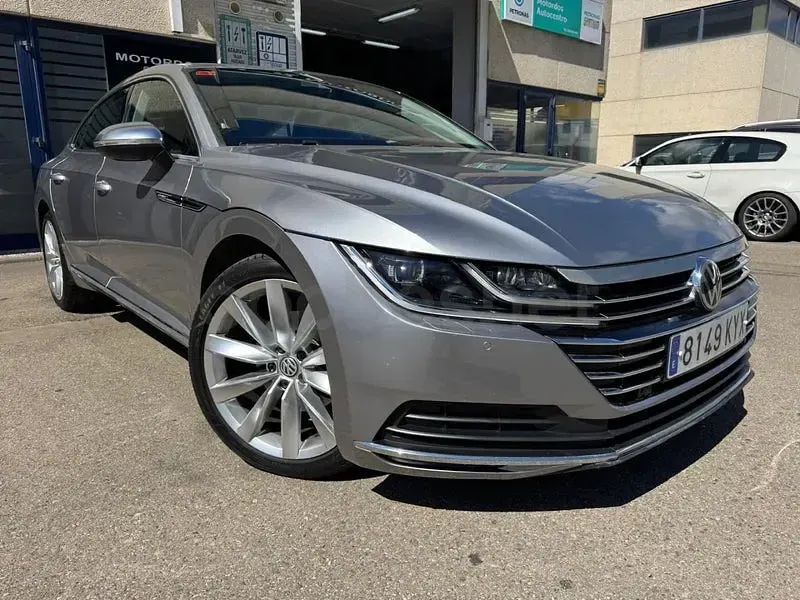 Usado VW Arteon 150 CV (110 kW) 2019 Gris / plata Utilitario