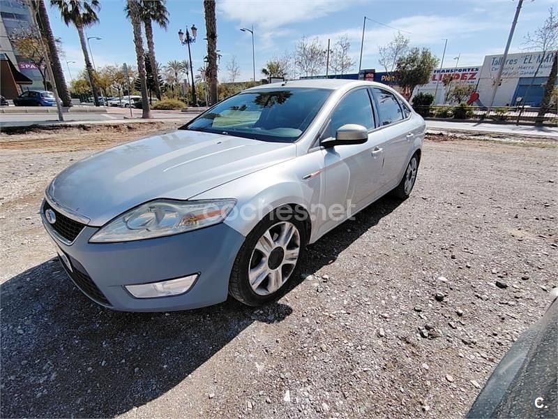 Usado Ford Mondeo Ambiente 125 CV (91 kW) 2007 Gris / plata Berlina