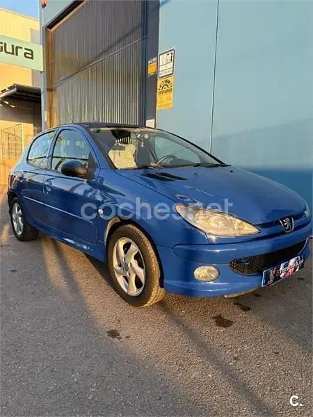 Usado Peugeot 206 90 CV (66 kW) 2006 Azul Berlina