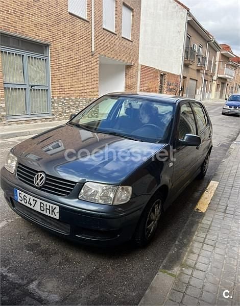 Azul Usado 2001 VW Polo Trendline Berlina | 1700 € (Precio justo) - Imagen 1/4