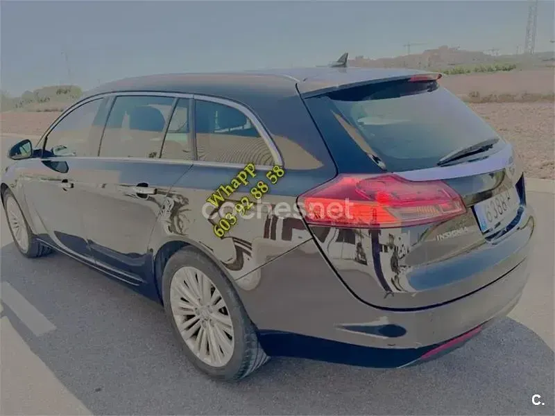 Usado Opel Insignia Cosmo 130 CV (95 kW) 2012 Gris / plata Familiar