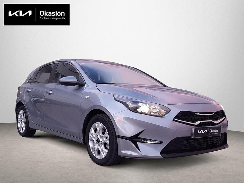 Gris Usado 2024 Kia Ceed Utilitario | 17.990 € (Precio justo) - Imagen 1/4