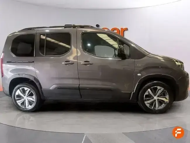 Usado Peugeot Rifter Allure 100 CV (73 kW) 2023 Gris Monovolumen