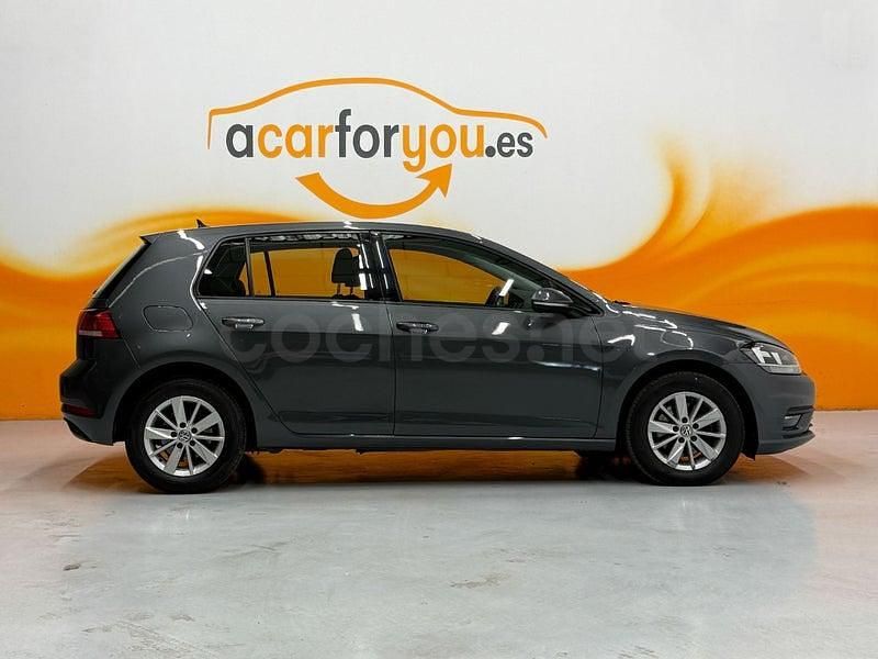 Usado VW Golf VII Advance 115 CV (84 kW) 2019 Gris / plata Berlina