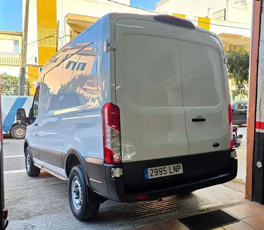 Usado Ford Transit Trend 131 CV (96 kW) 2021 Blanco Van
