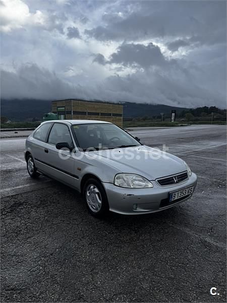 Usado Honda Civic LS 114 CV (83 kW) 1999 Gris / plata Berlina