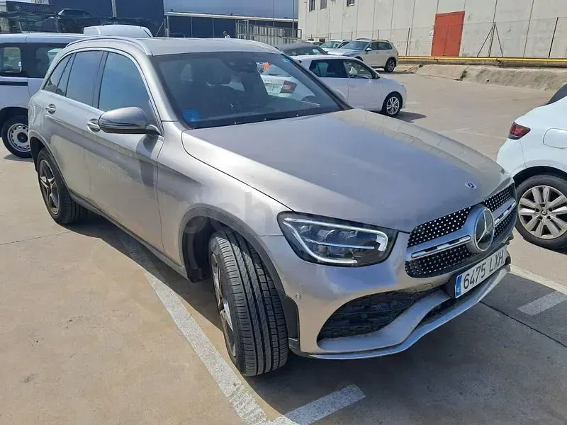Usado Mercedes GLC300e 306 CV (225 kW) 2022 Gris / plata SUV