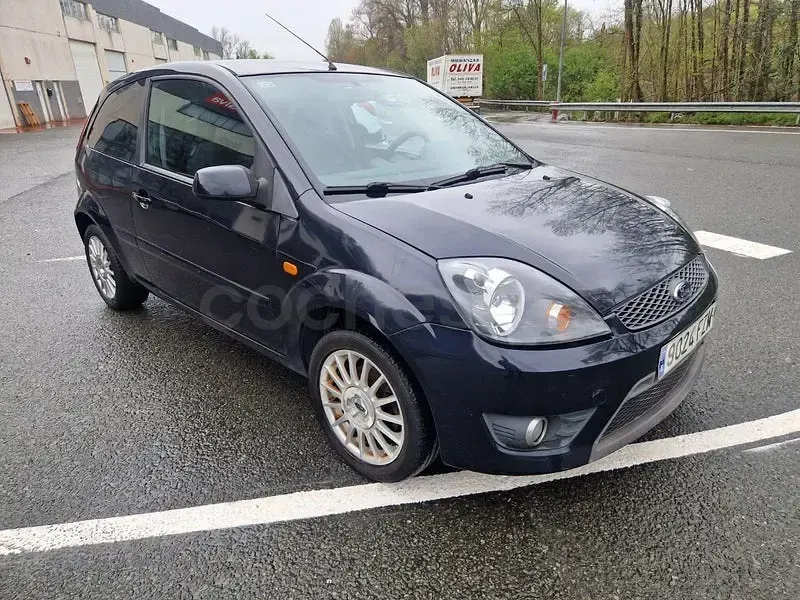Usado Ford Fiesta Ambiente 68 CV (50 kW) 2008 Negro Utilitario