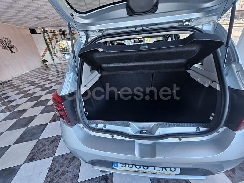 Usado Dacia Sandero Essentiel 100 CV (73 kW) 2020 Gris / plata Berlina
