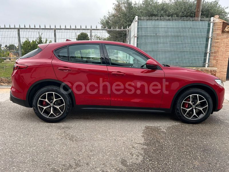 Usado Alfa Romeo Stelvio Executive 201 CV (147 kW) 2018 Granate SUV