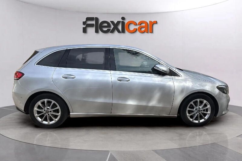 Usado Mercedes B180 117 CV (86 kW) 2020 Gris Monovolumen