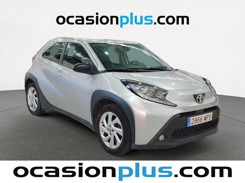 Usado Toyota Aygo X Play 72 CV (52 kW) 2024 Gris SUV