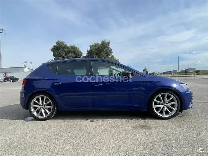 Usado Seat Leon FR 150 CV (110 kW) 2019 Azul Berlina
