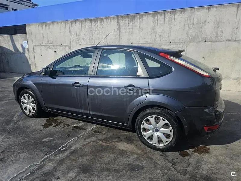 Usado Ford Focus Trend 100 CV (73 kW) 2009 Azul Berlina