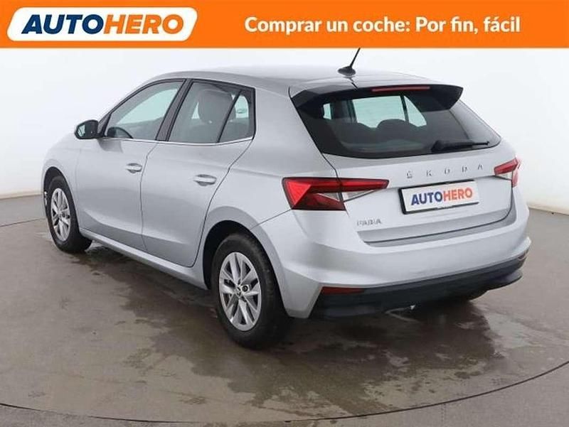 Usado Skoda Fabia Ambition 95 CV (69 kW) 2021 Gris Utilitario