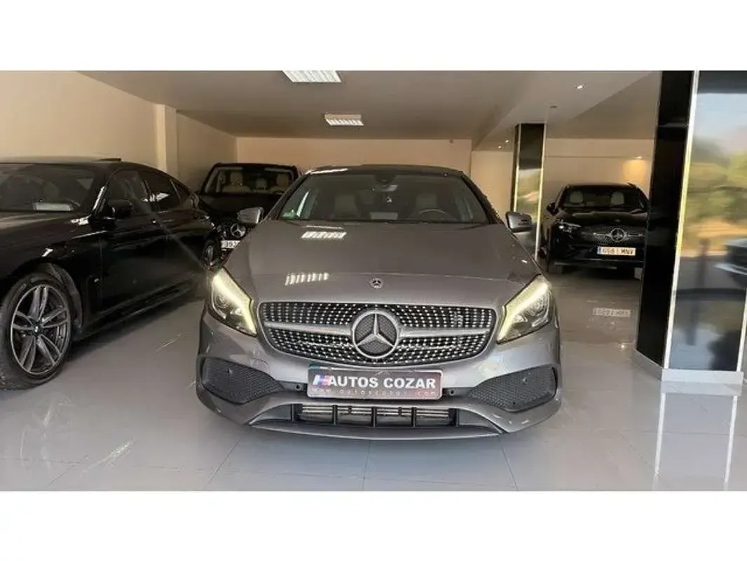 Usado Mercedes A200 136 CV (100 kW) 2018 Gris Utilitario