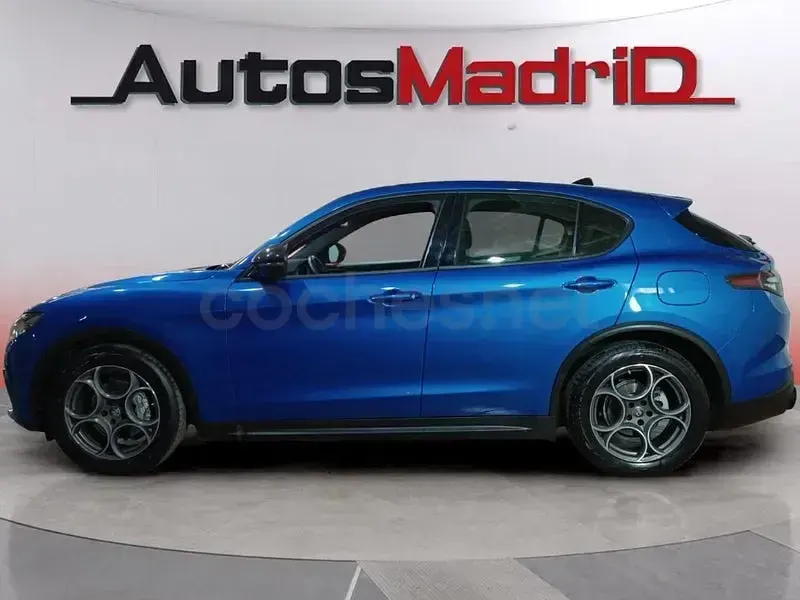 Usado Alfa Romeo Stelvio Sprint 160 CV (117 kW) 2024 Azul SUV