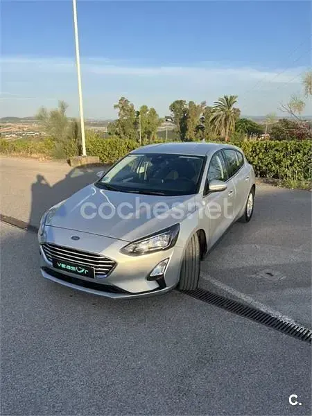 Usado Ford Focus Trend 95 CV (69 kW) 2022 Gris / plata Berlina