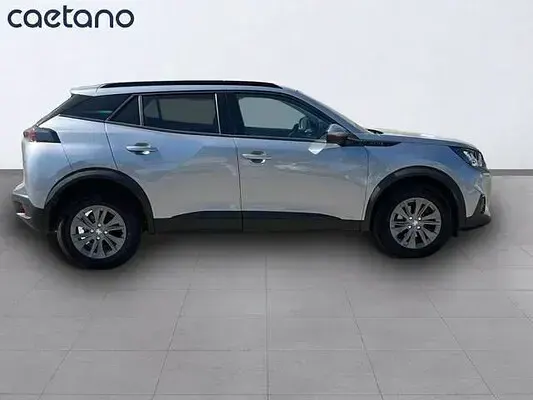 Usado Peugeot 2008 Style 100 CV (73 kW) 2021 Gris / plata SUV