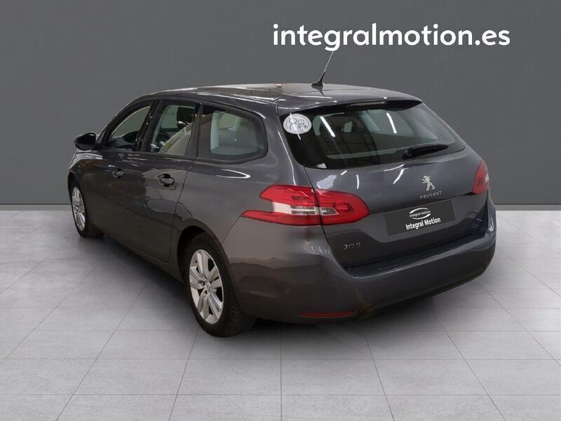 Usado Peugeot 308 Active 130 CV (95 kW) 2018 Gris Utilitario
