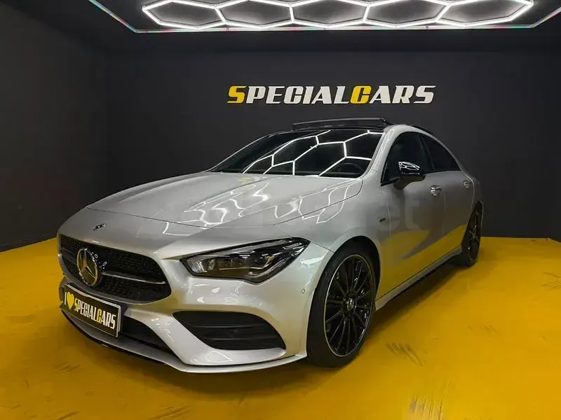 Usado Mercedes CLA220 190 CV (139 kW) 2022 Gris / plata Coupe