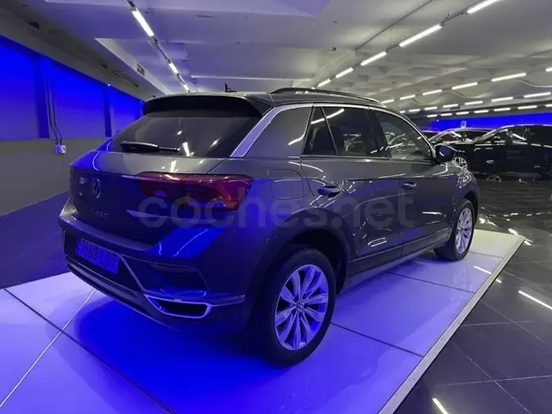 Usado VW T-Roc Advance 150 CV (110 kW) 2021 Gris / plata SUV