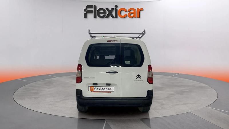 Usado Citroën Berlingo Live 102 CV (75 kW) 2022 Blanco Monovolumen