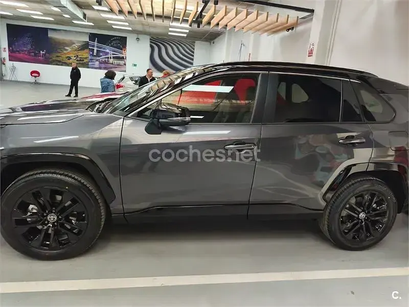 Usado Toyota RAV4 Hybrid Style 218 CV (160 kW) 2025 Gris / plata SUV