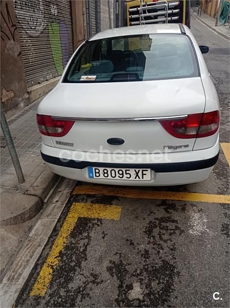 Usado Renault Mégane Dynamique 105 CV (77 kW) 2000 Blanco Berlina
