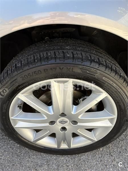 Usado Renault Mégane II Dynamique 120 CV (88 kW) 2005 Gris / plata Berlina