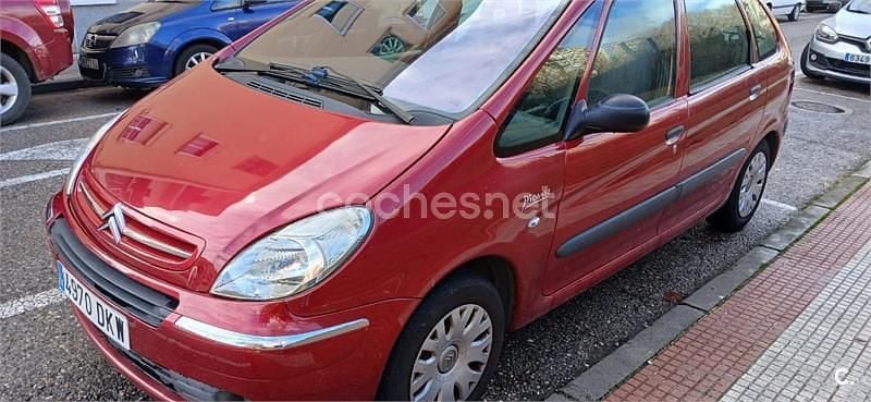 Usado Citroën Xsara Picasso 110 CV (80 kW) 2005 Rojo Monovolumen