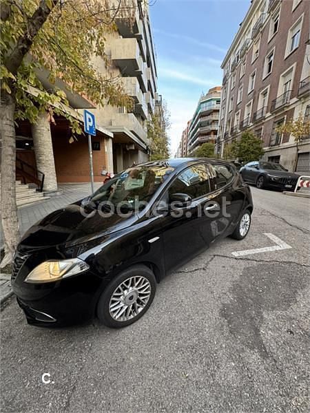 Negro Usado 2013 Lancia Ypsilon Utilitario | 4500 € (Buen precio) - Imagen 1/4