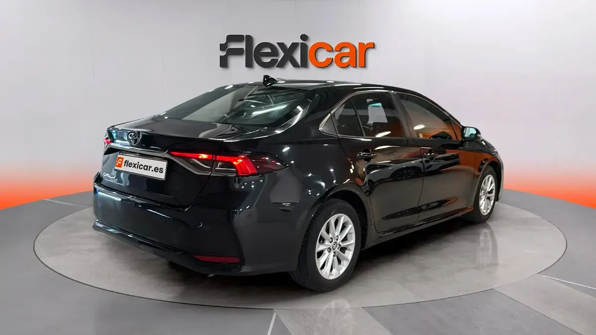 Usado Toyota Corolla Active 125 CV (91 kW) 2023 Negro Berlina