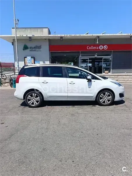Usado Peugeot 5008 Style 120 CV (88 kW) 2014 Blanco Monovolumen