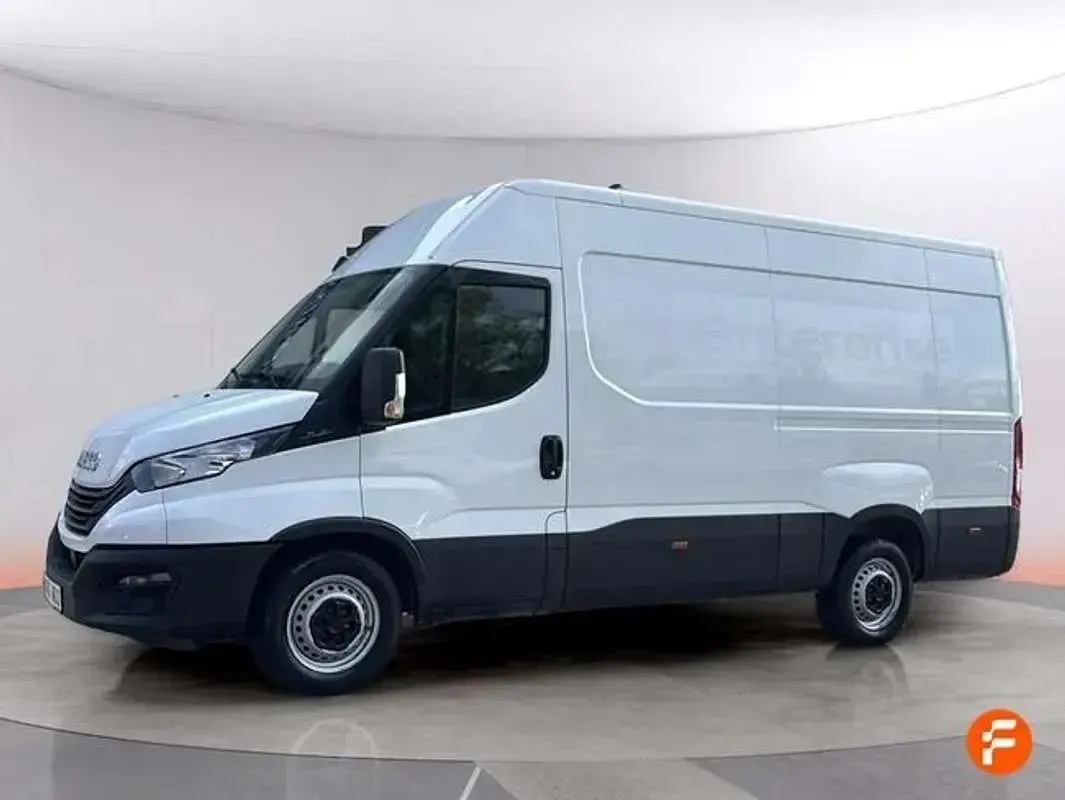 Usado Iveco Daily 156 CV (114 kW) 2023 Blanco Van