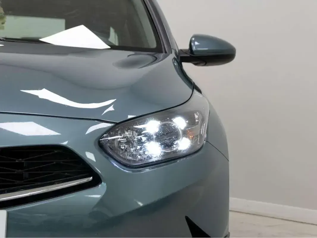 Usado Kia Ceed 101 CV (74 kW) 2025 Gris Utilitario