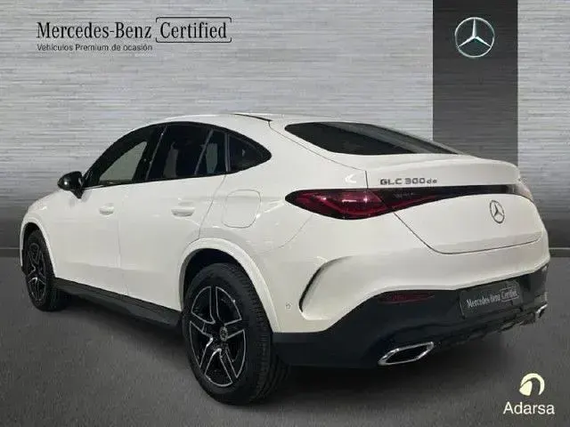 Usado Mercedes GLC300e 333 CV (244 kW) 2025 Blanco polar Coupe