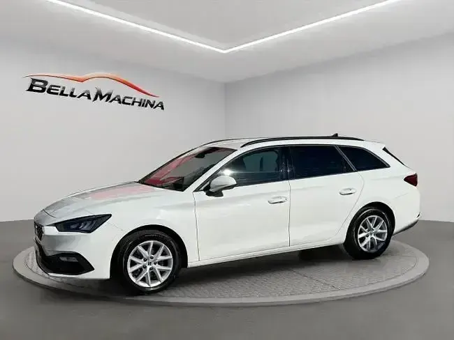 Usado Seat Leon Style 115 CV (84 kW) 2021 Blanco Familiar