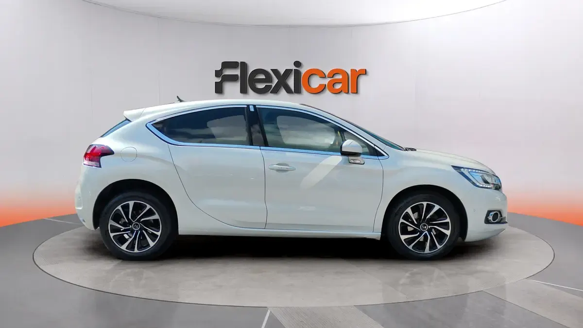 Usado DS Automobiles DS4 Style 120 CV (88 kW) 2017 Blanco Berlina