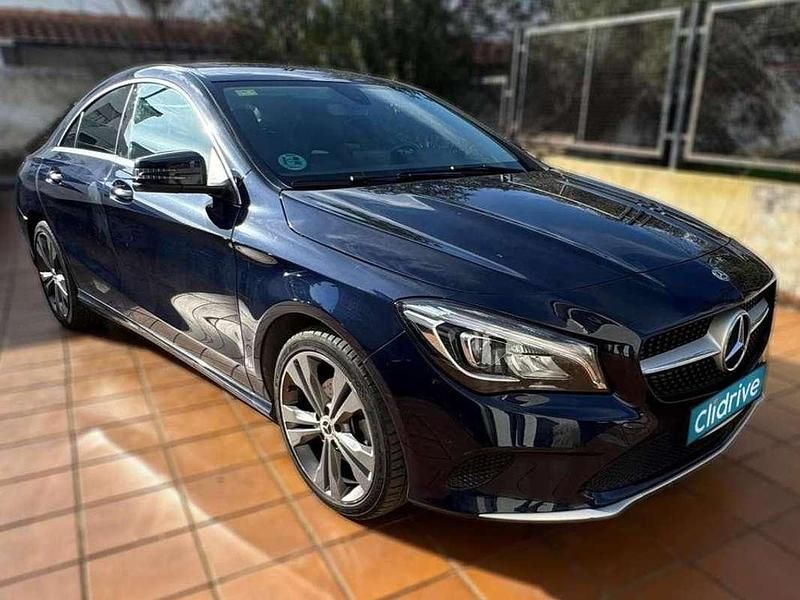 Usado Mercedes CLA200 136 CV (100 kW) 2018 Azul Coupe