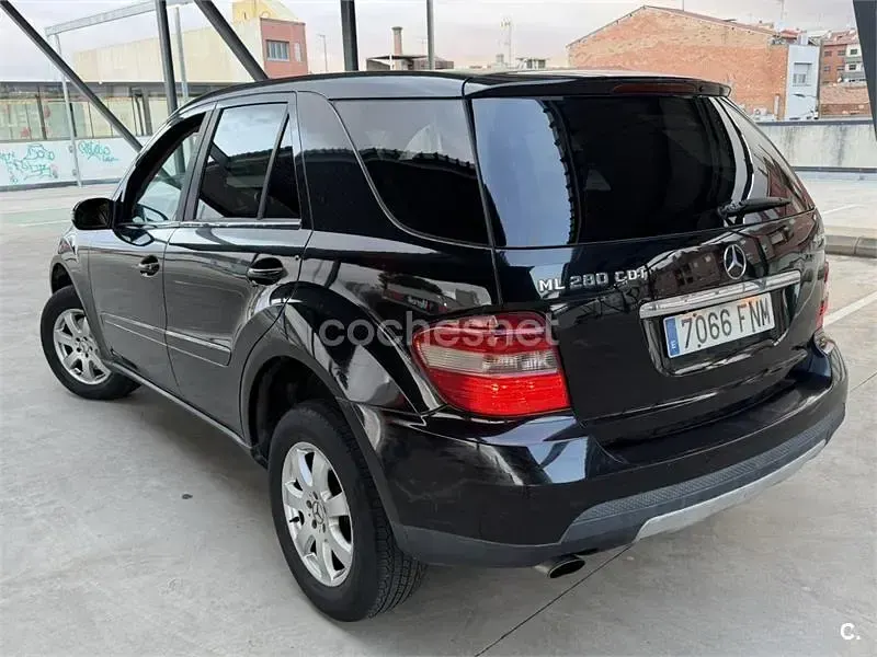 Usado Mercedes ML280 190 CV (139 kW) 2007 Negro SUV
