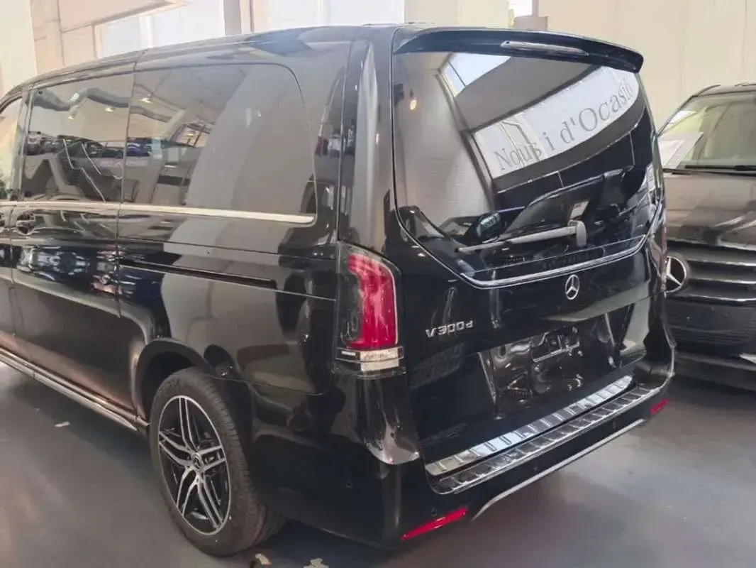 Nuevo Mercedes V300 Avantgarde 239 CV (175 kW) 2026 Negro Monovolumen