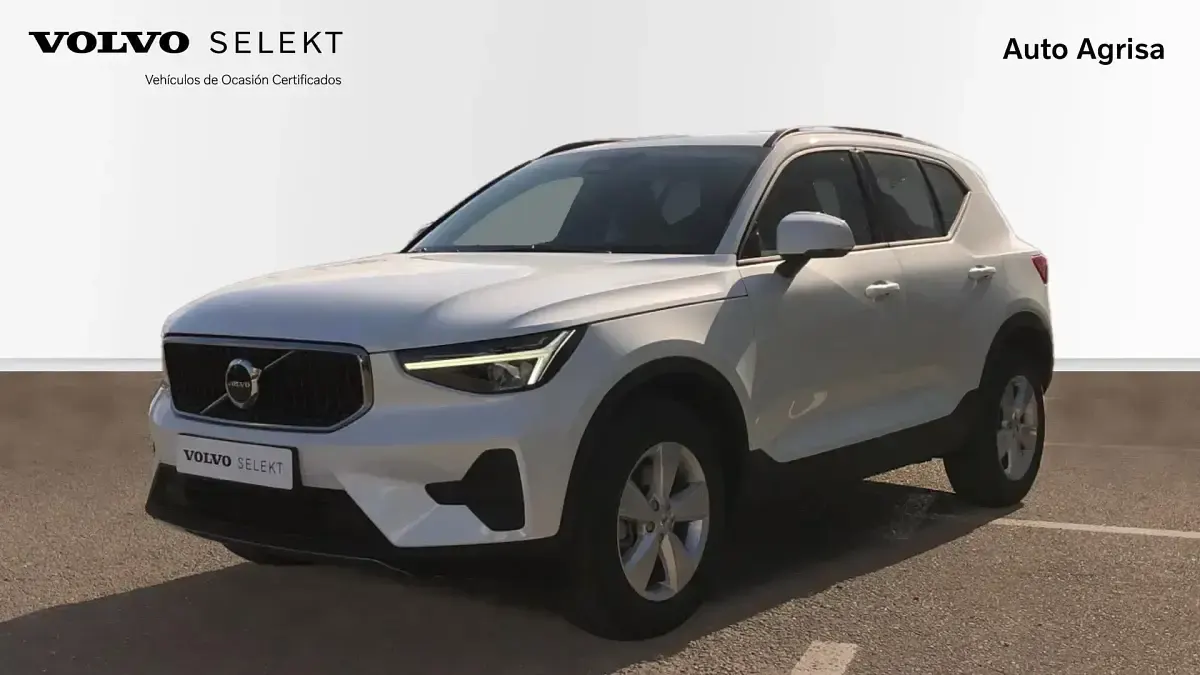 Käytetty Volvo XC40 163 HP (119 kW) 2026 Katumaasturi