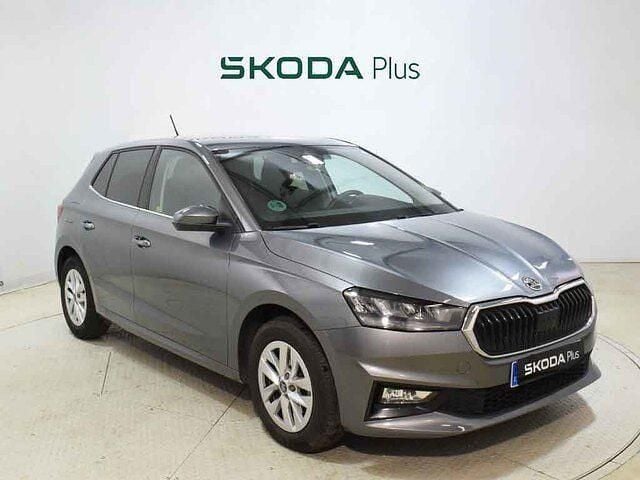 Gris Usado 2025 Skoda Fabia Selection Berlina | 19.900 € (Buen precio) - Imagen 1/4