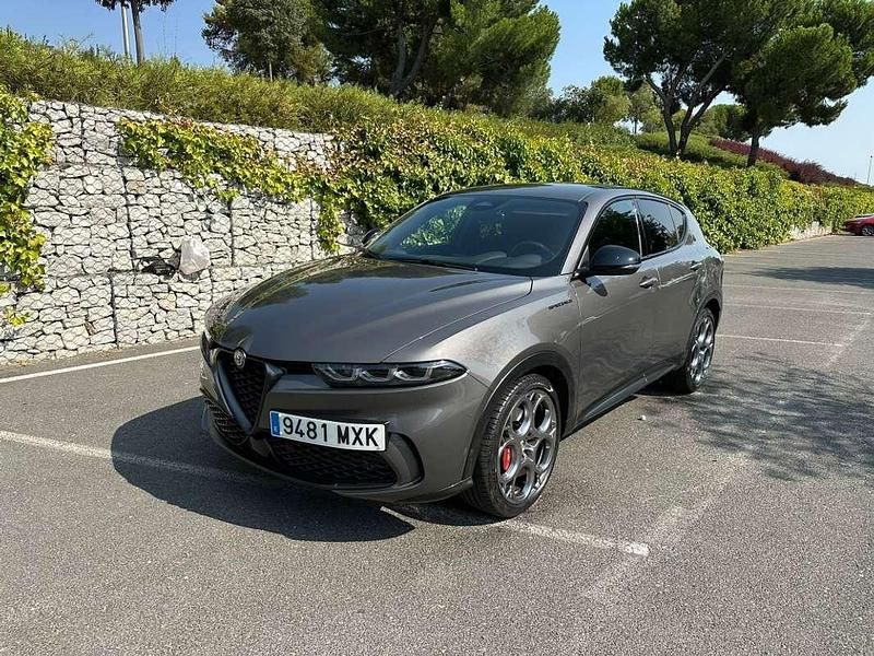 Gris / plata Usado 2023 Alfa Romeo Tonale Veloce SUV | 34.000 € (Caro) - Imagen 1/4